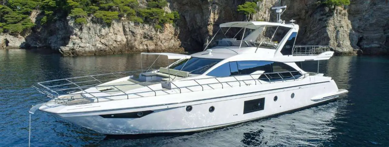 Private yacht charter